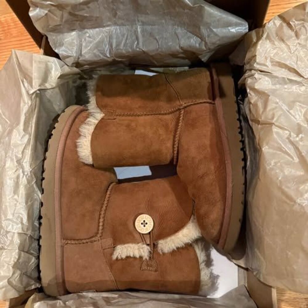 Girl’s Size 3 Ugg K Bailey Button Boots